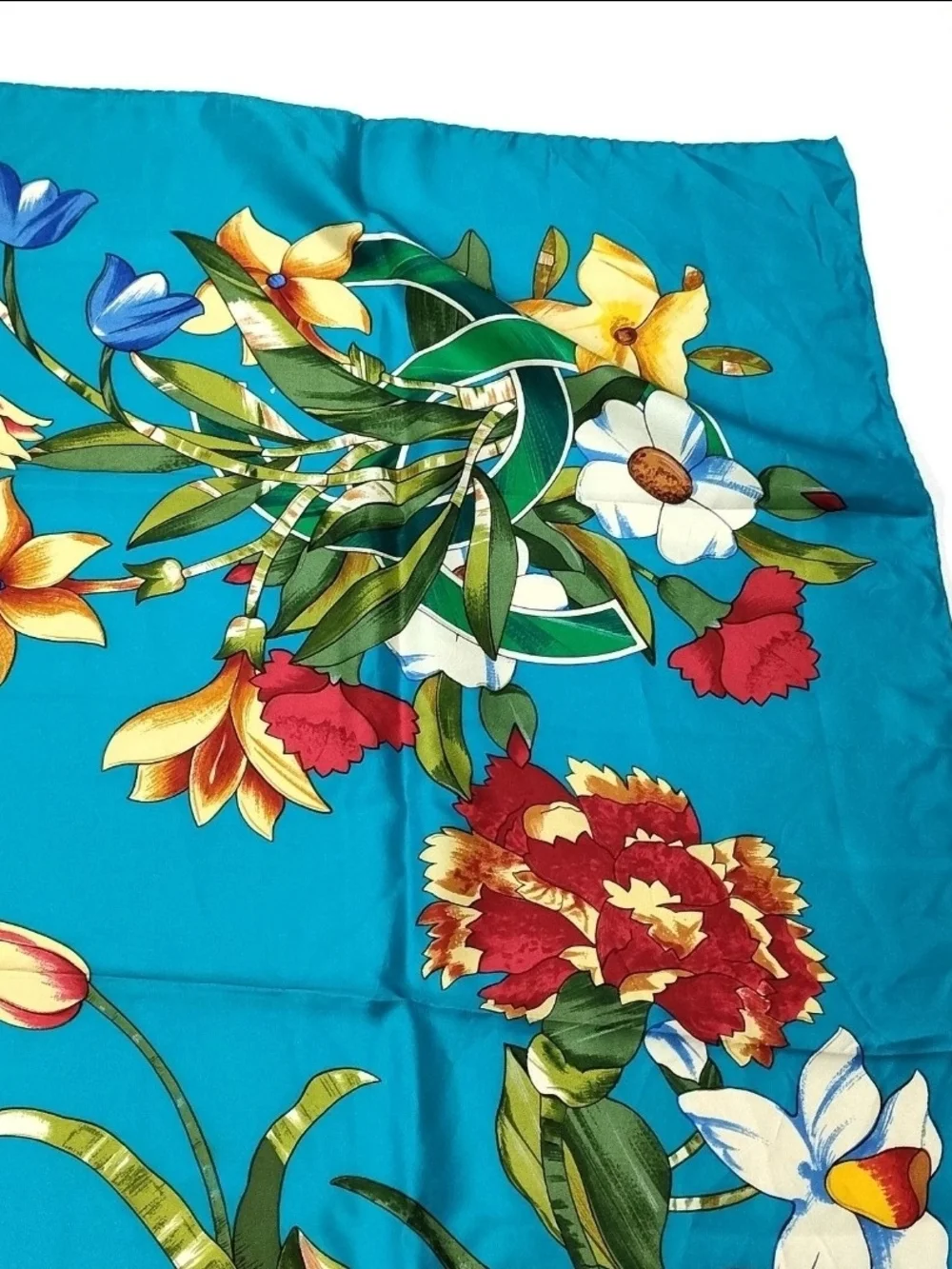 Auth CHANEL CC Turquoise Floral Blooms Silk Scarf